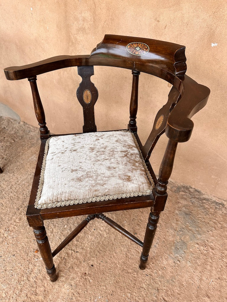 Paire de chaises antiques anglaises avec marqueterie – Style victorien en bois foncé
