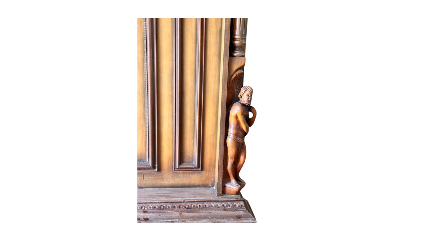 Porte ou Panneau Ancien en Bois Sculpté – Colonnes et Figures Classiques