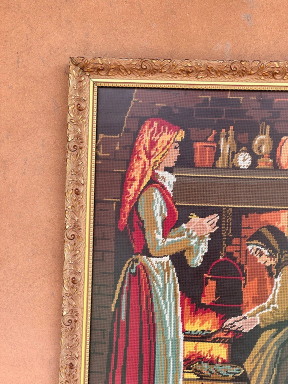 Broderie vintage encadrée – Scène rustique au coin du feu – Ambiance campagne ancienne