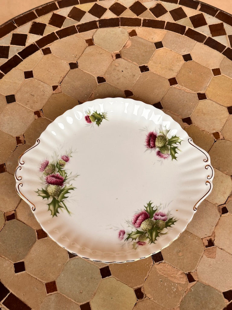 Assiette vintage Royal Albert 'Highland Thistle' en porcelaine fine d’Angleterre – Élégance florale écossaise
