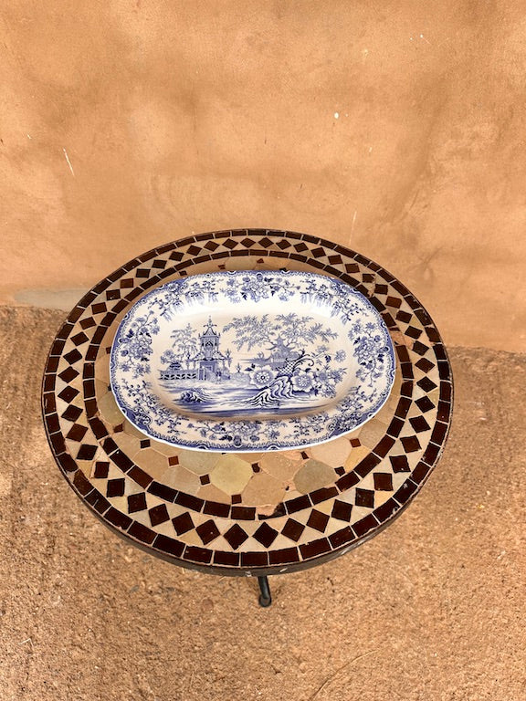 Plat creux ancien en faïence anglaise bleue – motif oriental fleuri