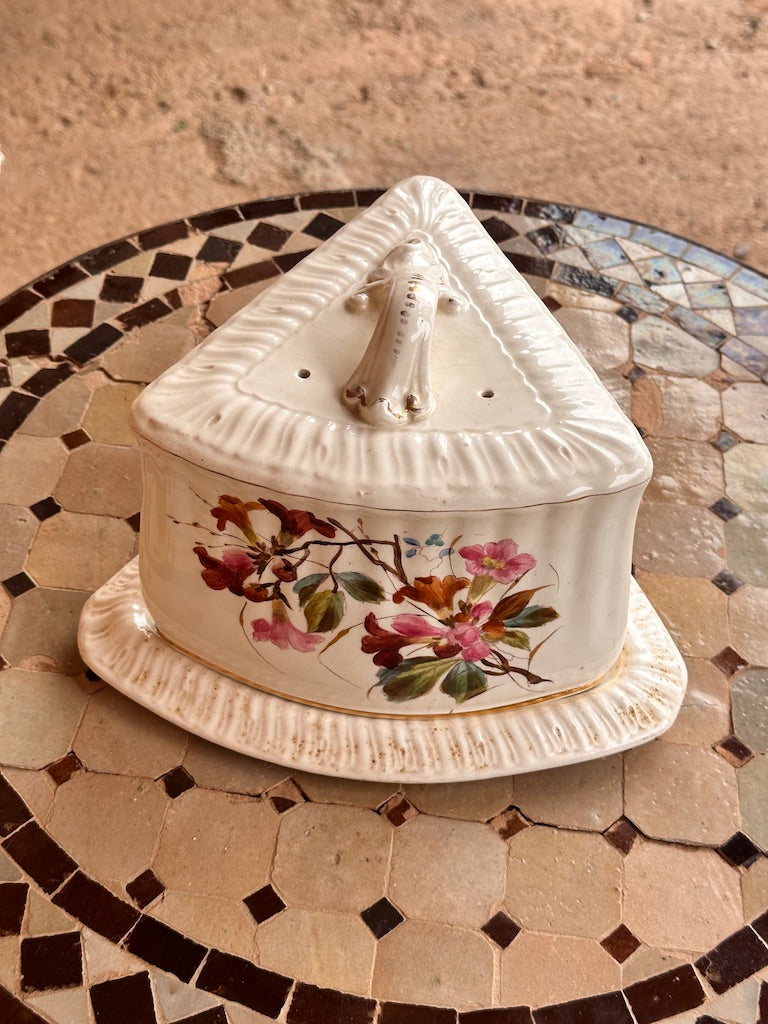 Cloche à fromage ancienne en faïence anglaise – décor floral peint à la main