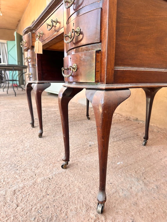Bureau Ancien en Bois Massif à 7 Tiroirs – Style Anglais Vintage avec Plateau Cuir