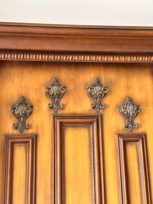 Porte ou Panneau Ancien en Bois Sculpté – Colonnes et Figures Classiques