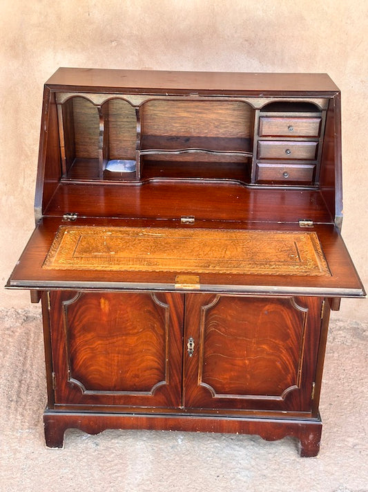 Secrétaire à Abattant Ancien en Acajou – Bureau Compact avec Rangement Intégré