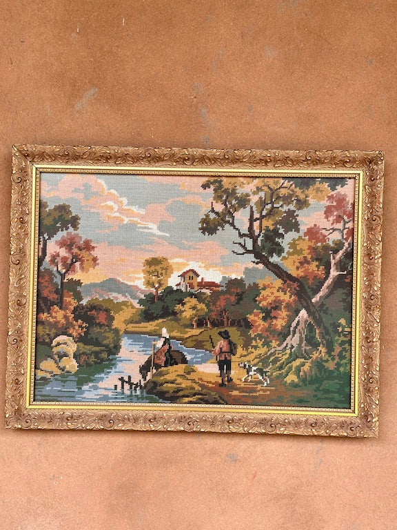 Broderie encadrée vintage – Scène champêtre avec cheval, rivière et maison