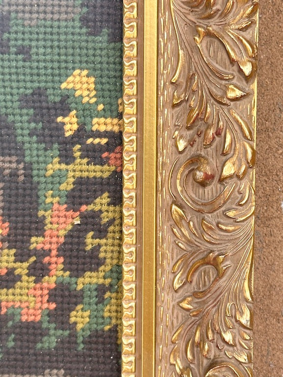 Broderie encadrée vintage – Scène champêtre avec cheval, rivière et maison