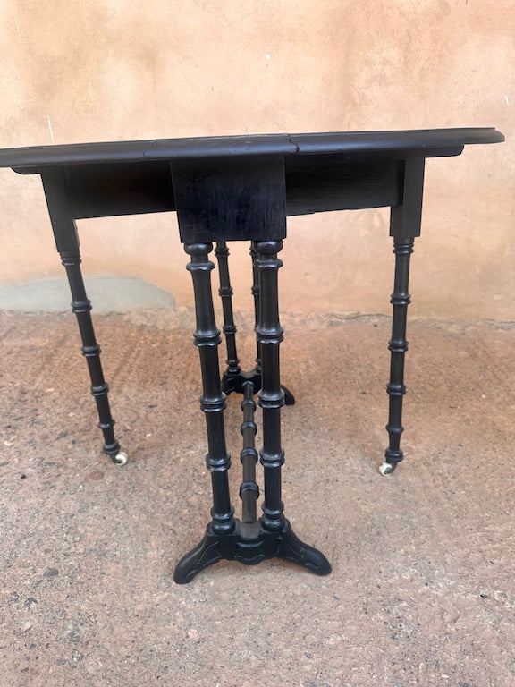 Petite Table d’Appoint Pliante Noire – Marqueterie Florale & Pieds Tournés Style Victorien