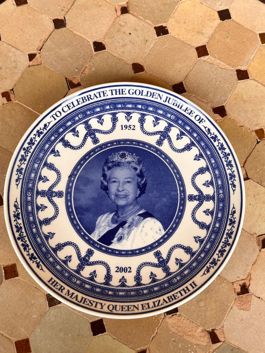 Assiettes commémoratives Wedgwood « Queen Elizabeth II & Queen Mother » – Édition spéciale Daily Mail, 2002