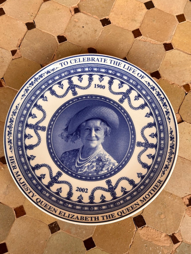 Assiettes commémoratives Wedgwood « Queen Elizabeth II & Queen Mother » – Édition spéciale Daily Mail, 2002