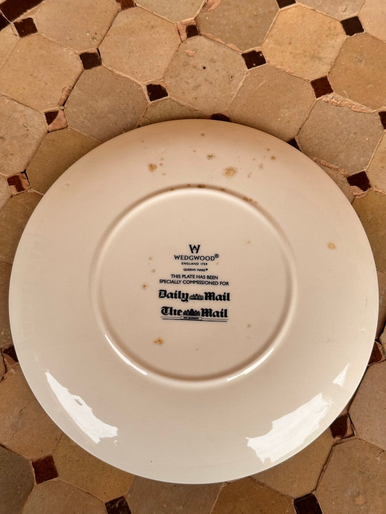 Assiettes commémoratives Wedgwood « Queen Elizabeth II & Queen Mother » – Édition spéciale Daily Mail, 2002