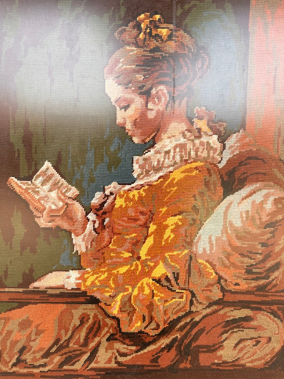 Broderie encadrée “La Liseuse” d’après Fragonard – Vintage – Art mural classique