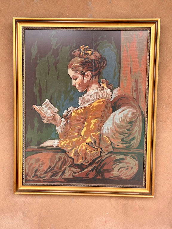 Broderie encadrée “La Liseuse” d’après Fragonard – Vintage – Art mural classique