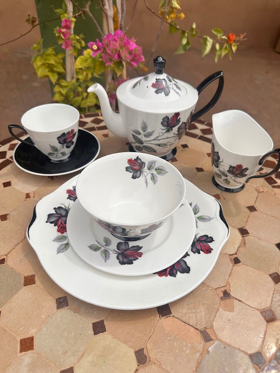 Service à thé vintage Royal Albert « Masquerade » – Porcelaine fine d’Angleterre