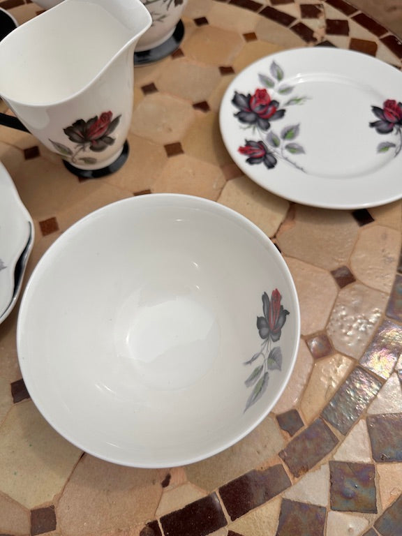 Service à thé vintage Royal Albert « Masquerade » – Porcelaine fine d’Angleterre